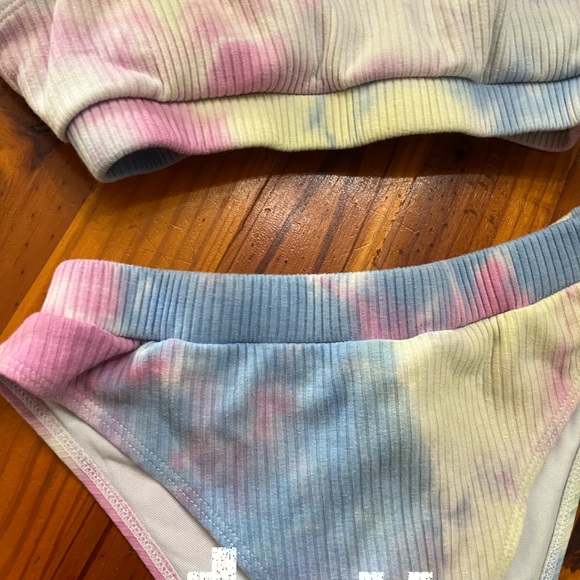 Women’s colorful tie dye ribbed Bathing suit set. Size medium - Picture 3 of 4